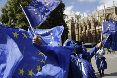 Dojče vele: EU solidarnost pojela maca, spasavaj se ko može