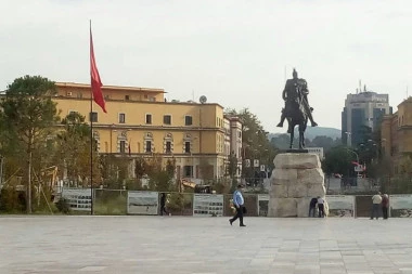 Predstavnik južne srpske pokrajne Avdulah Hoti danas u Tirani na zajedničkoj sednici