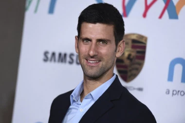 (VIDEO) Novak zapevao na Sanremu, publika i Jelena se oduševili!