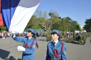 POVODOM DANA VOJSKE, MINISTARSTVO ODBRANE GRAĐANIMA POKLANJA KONCERT NA OTVORENOM: Umetnički ansambl na Trgu Republike