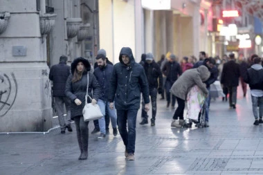 ČEKA NAS TOPLA ZIMA: Nemojte vaditi iz ormana kape, rukavice i debele džempere!