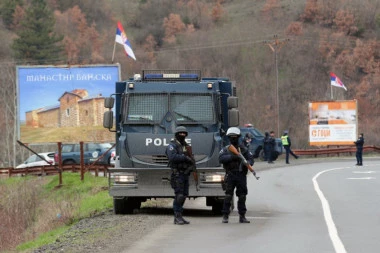 ŠIPTARI UDARAJU PO SRBIMA! POLICIJA NA GAZIMESTANU ZAPLENILA SRPSKU ZASTAVU: Jedna osoba uhapšena!