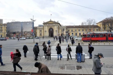 EMOTIVNI SUSRET NA BEOGRADSKOJ ŽELEZNIČKOJ STANICI: Pavle uz Rušnja čekao sina 27 godina, a onda se dogodilo nešto što niko nije očekivao