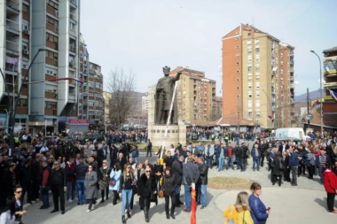 DANAS VELIKI VIDOVDANSKI SKUPOVI SRBA NA KOSOVU! Očekuje se donošenje VIDOVDANSKE DEKLARACIJE!