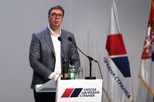 OMLADINA SNS DOČEKUJE VUČIČA! Plava dvorana u "Sava centru" puna kao oko!