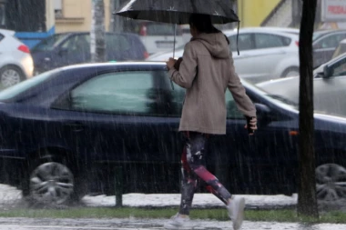 DANAS KIŠA U CELOJ ZEMLJI! RHMZ upozorava na olujni i vetar orkanske jačine!