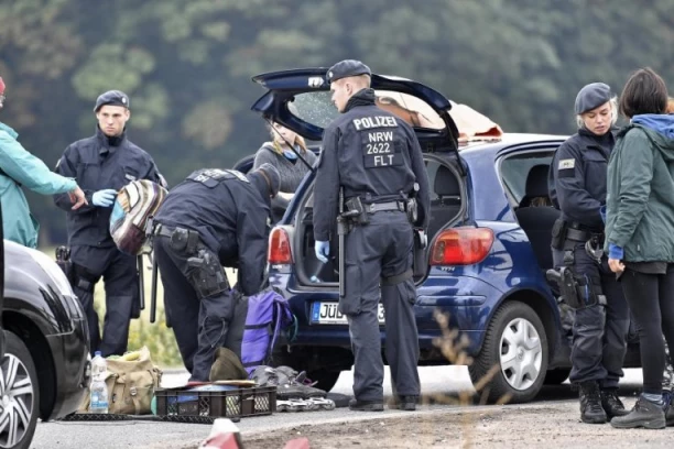 OTKRIVENO KO JE UBIO MUŠKARCA I DETE (2) U PARKU: Policajci su znali da je on napadač čim su mu VIDELI LICE!