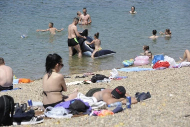 PAŽNJA! UPRKOS TROPSKOM TALASU, KUPALIŠNA SEZONA NA ADI CIGANLIJI JOŠ NIJE POČELA! Za to postoji opravdan razlog, ne ulazite još u vodu JER SE TAKO IGRATE SA ŽIVOTOM!