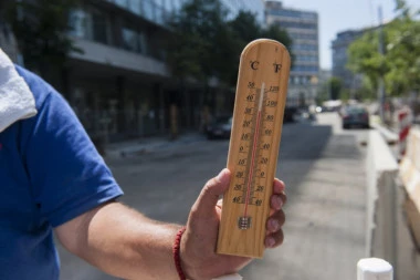 TOPLOTNI UDAR NIJE JEDINA PRETNJA! Evo kakav HAOS u vašem organizmu može da napravi vrućina, na spisku i KATARAKTA