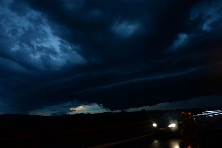 RHMZ ZA DANAS UPALIO ŽUTI METEOLARM! Upozorenje na "debeli" minus, a onda naoblačenje i pojava koju najmanje volimo!