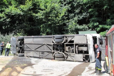 AUTOBUS SLETEO SA PUTA KOD ZRENJANINA: Povređena četiri putnika!