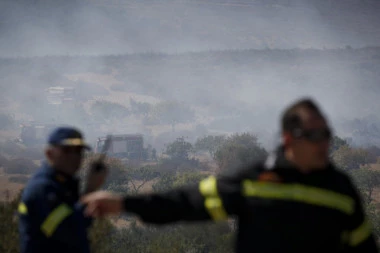 NA SVETOJ GORI IZBIO POŽAR: Vatra zahvatila maslinjake u blizini manastira!