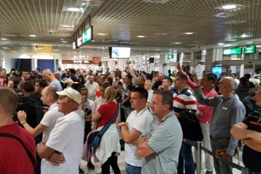 KOLAPS NA AERODROMU "NIKOLA TESLA" - Letovi kasne i po dva sata, EVO šta se dešava!