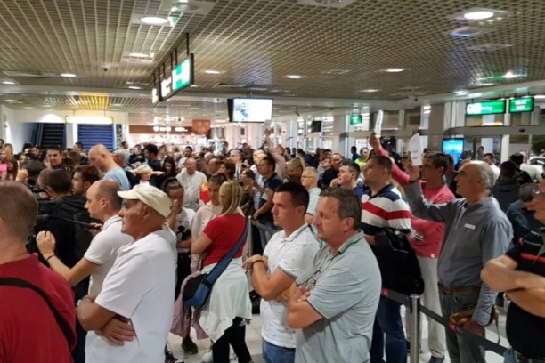 KOLAPS NA AERODROMU "NIKOLA TESLA" - Letovi kasne i po dva sata, EVO šta se dešava!