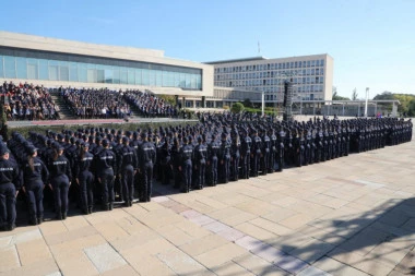 LETE SVI NELOJALNI I ODMETNUTI! Velika čistka u policiji!