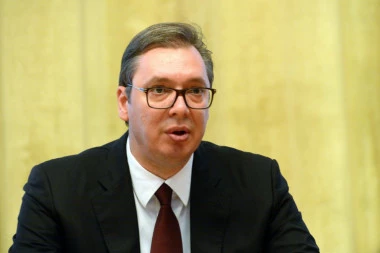 Vučić na polaganju kamena temeljca fabrike Brose u Pančevu