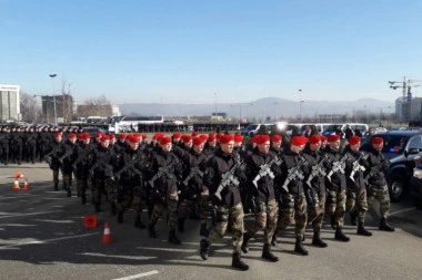 (FOTO, VIDEO) Obeležavanje Dana Republike: Ministru Vulinu dodeljen orden, patrijarh Irinej služio liturgiju