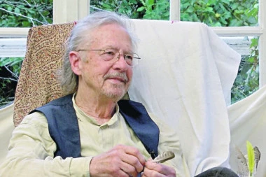 Peter Handke o pisanju, Jugoslaviji i poluistinama: Političari nek se povuku  da ne gledamo te glupane!