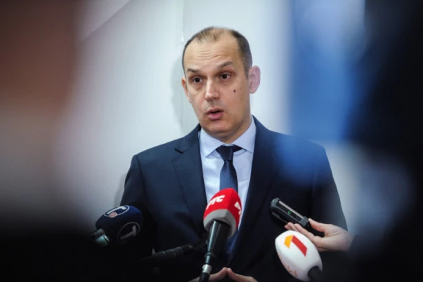 BESRAMNO ŠIRE PANIKU MEĐU RODITELJIMA! Ministar zdravlja demantuje navode SSP-a! Evo koliko je dece vakcinisano u Pančevu!