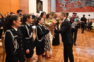 Stefanović pripadnicama policije čestitao 8. mart