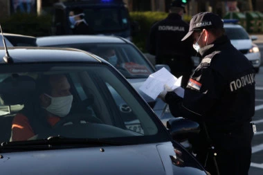 NEČUVENO DIVLJANJE U NIŠU: Nasrnuo na više ljudi, napao službeno lice! Vikao da ima koronu i pljuvao policiju!