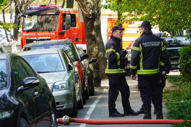 KULJA DIM IZ STAMBENE ZGRADE! Požar u Novom Sadu, vatrogasci na terenu! (VIDEO)