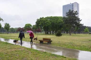 Danas promenljivo oblačno, kiša i pljuskovi, toplo do 27 stepeni