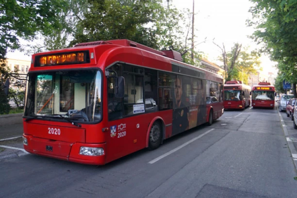 OBUSTAVLJEN SAV JAVNI PREVOZ U LAZAREVCU! Blokade onemogućile prolaz autobusima na sledećim linijama