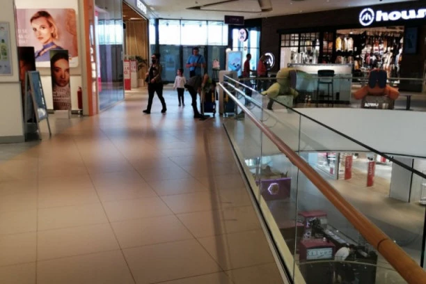 EVAKUISAN TRŽNI CENTAR "ADA MALL"! UPALIO SE "PANIK" ALARM! (VIDEO)