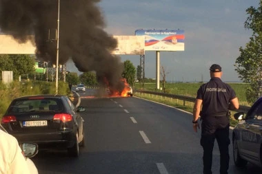 (VIDEO) Buknuo BMW kod aerodroma!