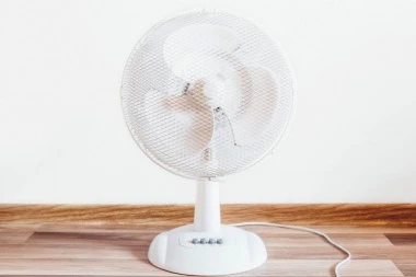 Pogrešno koristite VENTILATOR celog života! Evo kako da se stvarno RASHLADITE pomoću ovog uređaja