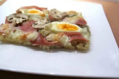 (RECEPT) Pizza-musaka: Fantastično jelo za sve ljubitelje italijansko-srpske kuhinje