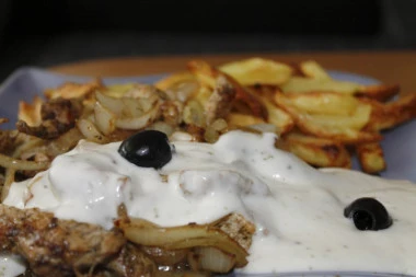 (RECEPT) Tzatziki, preliv od koga roštilj postaje hrana bogova