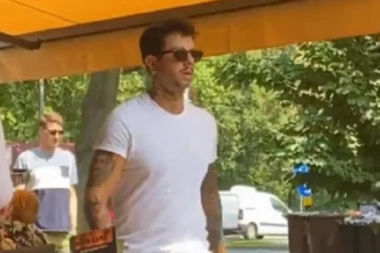 (VIDEO) ISPLIVAO ŠOK SNIMAK! FILIP ĐUKIĆ SE NASRED PLAŽE PESNIČIO SA NJIM - napravili opšti haos naočigled prisutnih, Iva zanemela!