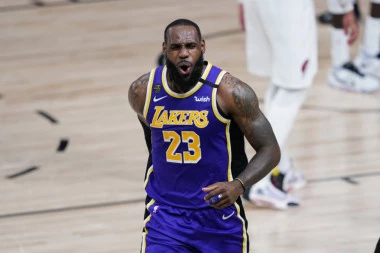 LEBRON SE POKLONIO SRBINU: Njegov UM pravi RAZLIKU na parketu!