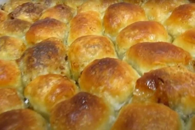 (RECEPT) Tradicionalne mantije čije se spravljanje prenosi s kolena na koleno: Pita koja se topi u ustima