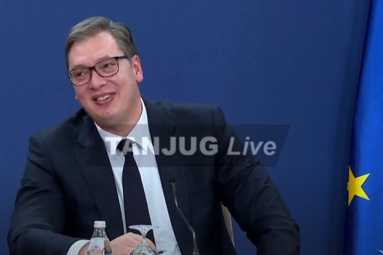 VUČIĆ SE OD SRCA NASMEJAO: Pitanje novinara izmamilo kez na licu predsednika Srbije, OVAKO mu je odgovorio