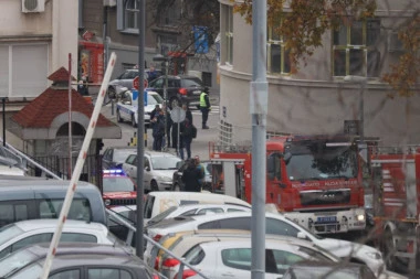 (FOTO SA LICA MESTA) OČEVICI O EKSPLOZIJI U ABERDAREVOJ: Video sam krvave glave, čovek iznet iz zgrade sa pola ruke!