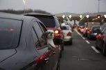 Putnička vozila na izlazu preko Gradine čekaju dva sata: Kraj vikenda donosi pojačan intenzitet saobraćaja