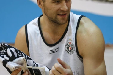 PARTIZAN SE DOGOVORIO SA BELORUSOM: Parahovski POTPISAO!