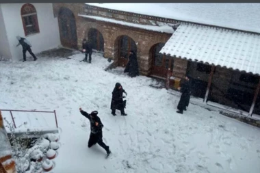 MONASI SA HILANDARA VEKOVIMA SU ZDRAVI KAO DREN! Najgore što može da im se desi jeste da se prehlade! LEKAR OTKRIVA TAJNU NJIHOVOG DOBROG ZDRAVLJA!