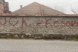ALBANCI OMETALI LITURGIJU: Crkva oskrnavljena, ispisani grafiti OVK, treštala muzika