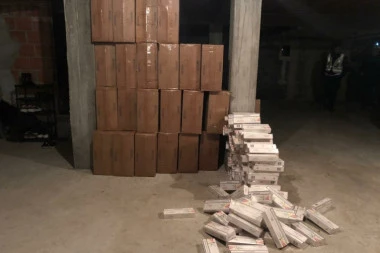 (FOTO) POLICIJA U GARAŽI PRONAŠLA CIGARETE VREDNE DVA MILIONA: Iza svega stoji MALOLETNIK!