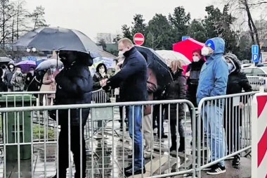 (VIDEO) MASNE LAŽI DRAGANA ĐILASA! Tajkun pričao da nema vakcina, pa demantovao samog sebe i otrčao na Sajam