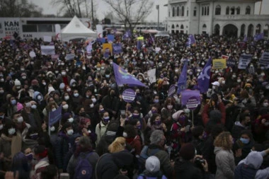 (FOTO) MASOVNI PROTESTI U TURSKOJ! Erdogan povukao još jedan neshvatljiv potez, a tiče se žena! SVE DALJE OD EU!