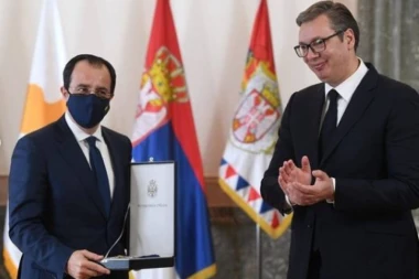 (FOTO) Predsednik Srbije sastao se sa ministrom spoljnih poslova Kipra: VUČIĆ HRISTODULIDISU URUČIO ORDEN!