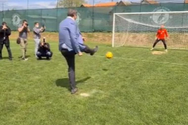 (FOTO/VIDEO) ORBAN ODUŠEVLJEN PENALOM: Evo šta je mađarski predsednik poručio Vučiću!