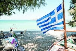 JEDNA LEŽALJKA 10 EVRA, PARKING SE PLAĆA, A PIĆE MORA DA SE NARUČUJE NA 20 MINUTA! Srbin frapiran ponašanjem ugostitelja i cenama  na plaži u Grčkoj! BEZOBRAZLUK!