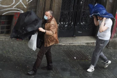 NA SNAZI METEO ALARM! Pojedini delovi Srbije danas će biti na UDARU OLUJNOG VETRA: Evo da li će ista situacija biti i NAREDNIH DANA