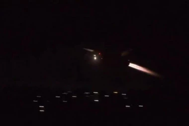 SRBI ZA DLAKU IZBEGLI KRVOPROLIĆE: Hamas raketirao aerodrom u Tel Avivu (VIDEO)